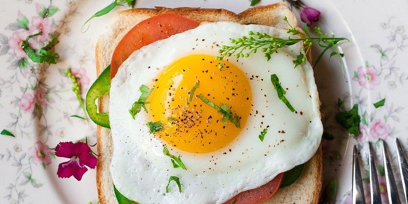 Cuire un œuf sur le plat : la méthode simple et rapide